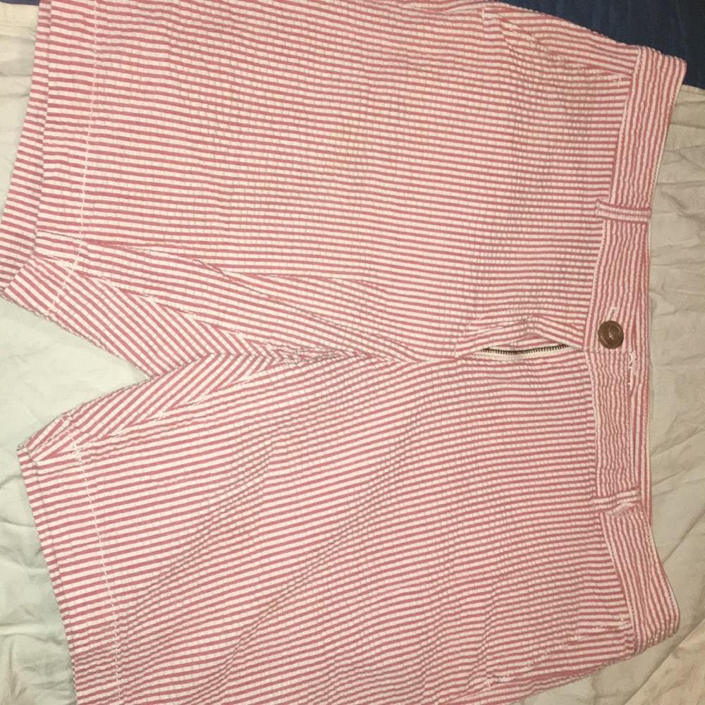 LOFT seersucker light red striped shorts